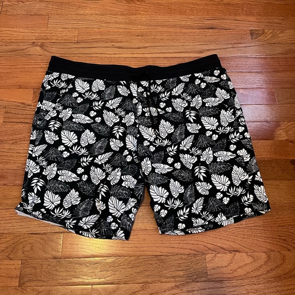 Mossimo Men’s Leaf Print Terry Shorts, XL - Picture 3 of 5